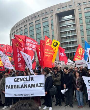 Saraçhane’de Tutuklanan İmamoğlu Destekçisi Gençler Hakim Karşısında! Kritik Dava Başladı…