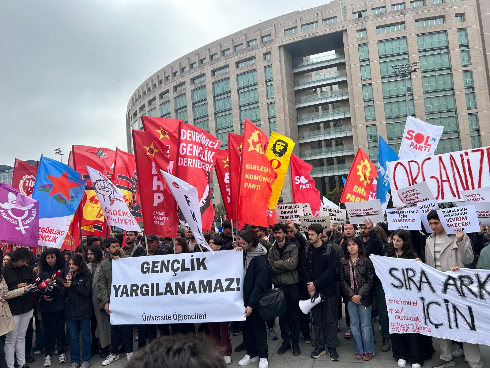 Saraçhane’de Tutuklanan İmamoğlu Destekçisi Gençler Hakim Karşısında! Kritik Dava Başladı…