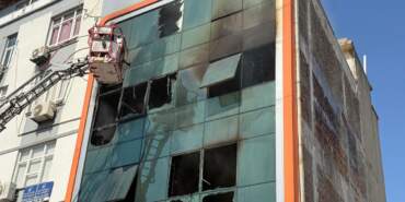 Adana’da İş Merkezindeki Yangında Can Pazarı: İşçiler Pencereden Aşağı Atladı