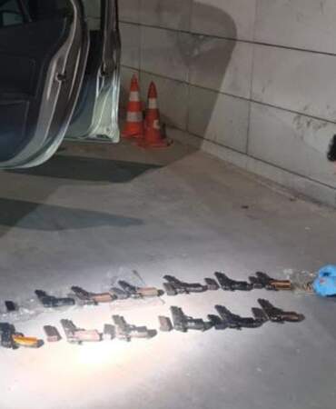 Araçtan Zulalanmış 17 Silah Çıktı
