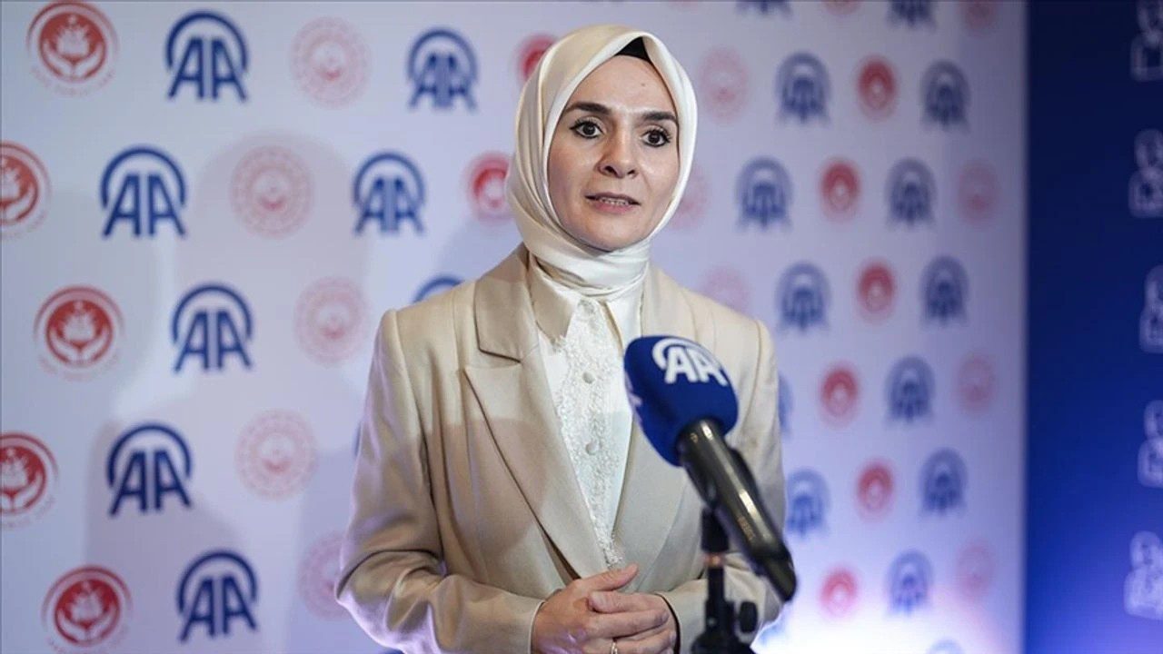 Bakan Göktaş’tan ‘Aile’ Diplomasisi Trafiği: İmzayı Attı