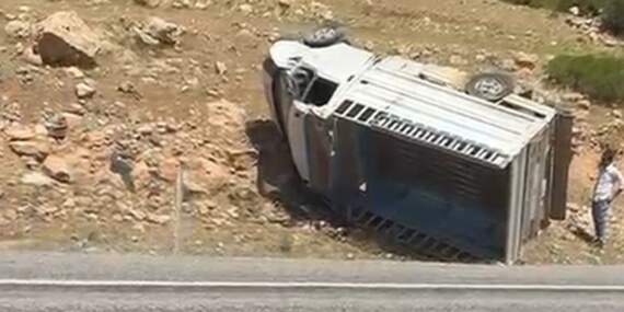 Batman’da Feci Kaza! Kamyonet Takla Attı, 2 Yaralı