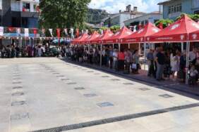 Belediye Ücretsiz Dağıttı, Duyan Sıraya Girdi! Uzun Kuyruklar Oluştu