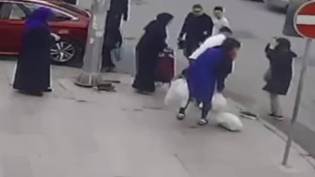 Boğazına Şeker Kaçan Çocuğu Esnaf Heimlich Manevrasıyla Kurtardı