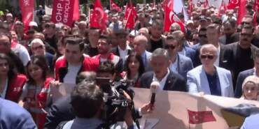 CHP Lideri Özel ve ABB Başkanı Yavaş Gençlerle Anıtkabir’e Yürüdü