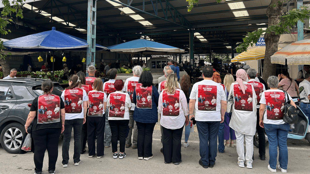 CHP’den TMSF’ye Karşı Eylem! Miting Duyurusunu Sırtlarıyla Yaptılar