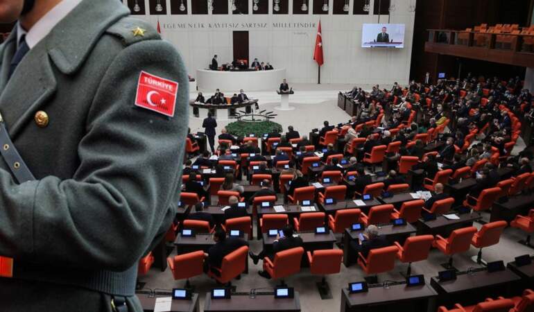 Cumhurbaşkanı Erdoğan’a TSK’dan İhraç Yetkisi Verilecekti: Tepki Çeken Teklifte Geri Adım Atıldı