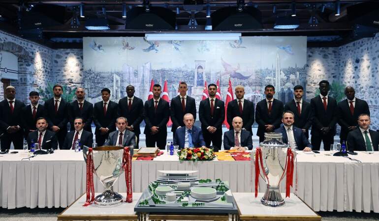 Cumhurbaşkanı Erdoğan’dan Galatasaray’a Çifte Tebrik! ‘Bu Vicdanlı Tavrını Tarih Kaydetti’