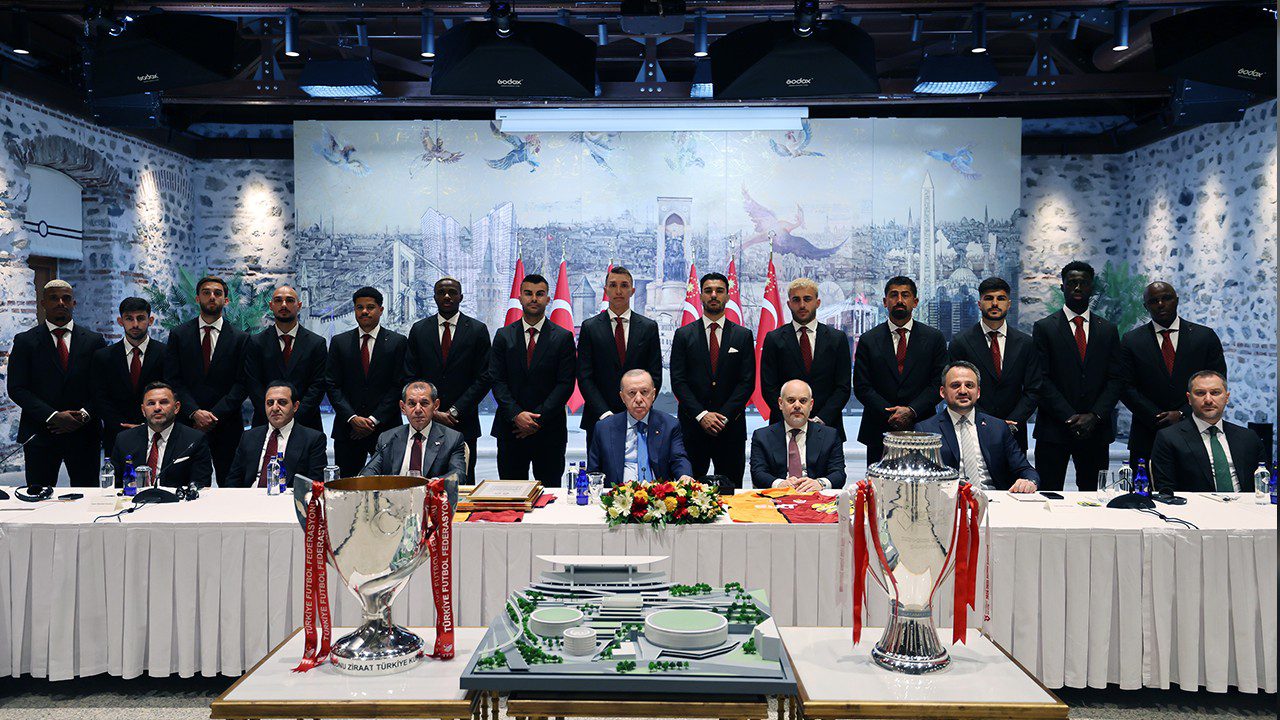 Cumhurbaşkanı Erdoğan’dan Galatasaray’a Çifte Tebrik! ‘Bu Vicdanlı Tavrını Tarih Kaydetti’