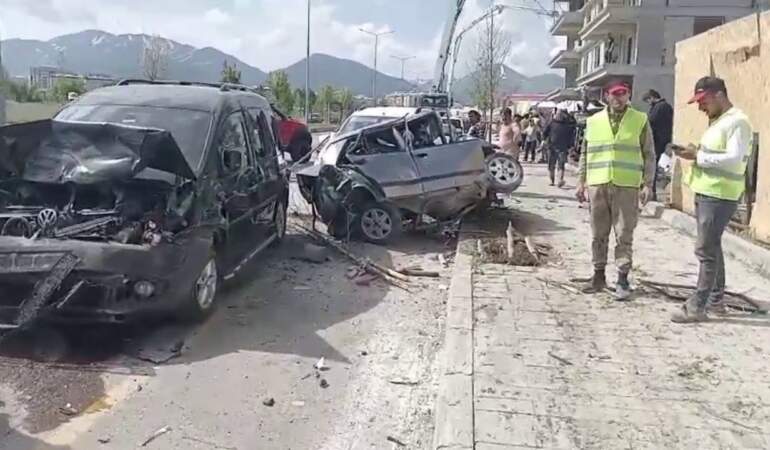 Erzurum’da Dehşet Anları: Beton Mikseri Onlarca Aracı Biçti