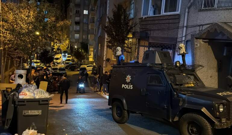 Etrafa Ateş Açtı, Polisle Çatıştı