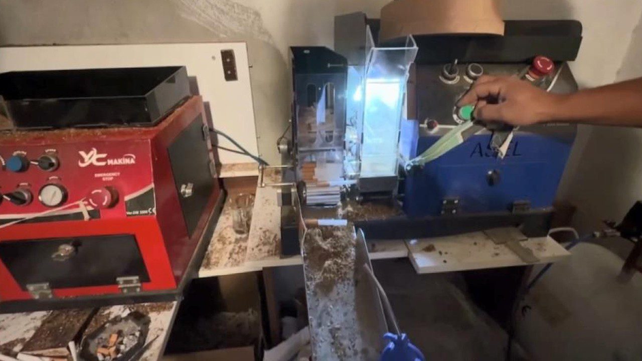 Evi Kaçak Sigara Üretim Merkezine Çevirmişler! 2 Kişi Gözaltında