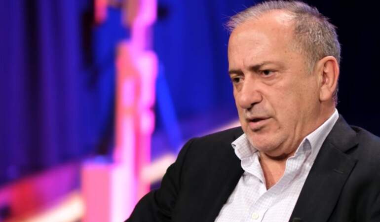 Fatih Altaylı Açıkladı: Gece Yarısı Pankartlı Tehdit