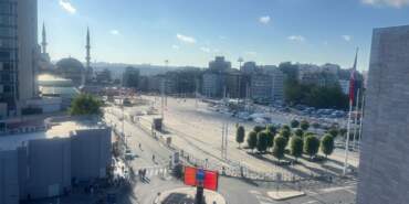 İstiklal Caddesi’ne Çıkan Sokaklara ‘Gezi Parkı’ Engeli