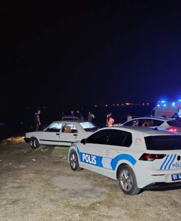 Göldeki Eğlence Kabusa Döndü! 5 Kişi Kurtarıldı, 24 Yaşındaki Genç Kayıp