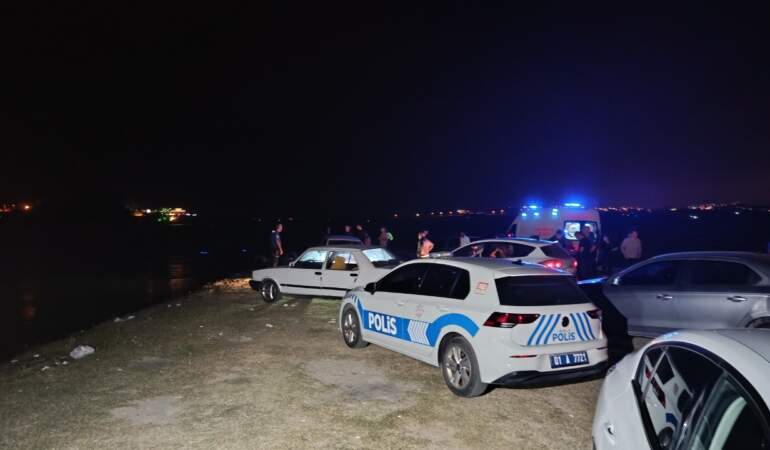 Göldeki Eğlence Kabusa Döndü! 5 Kişi Kurtarıldı, 24 Yaşındaki Genç Kayıp
