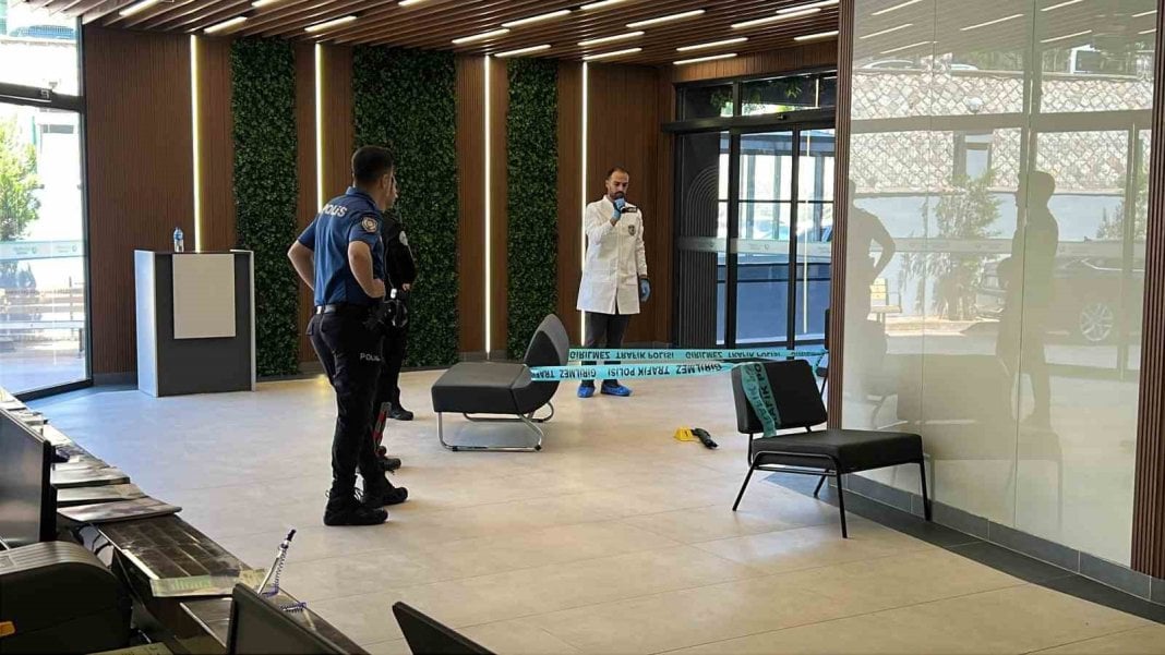 hastanede-vahset-eski-es-dehseti-tibbi-sekreter-eser-karaca-pompali-tufekle-olduruldu-2 hastanede-vahset-eski-es-dehseti-tibbi-sekreter-eser-karaca-pompali-tufekle-olduruldu-2.jpg