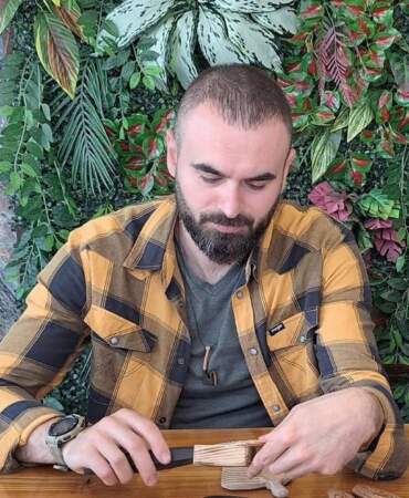 Hobi Olarak Başladı, Mesleği Oldu: Elleriyle Tek Tek Yapıyor, İnternetten Servet Değerinde Satıyor