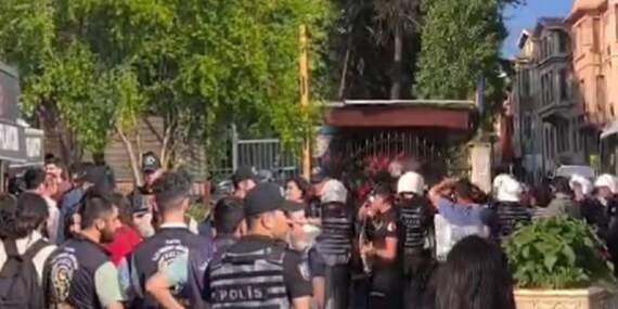 İstanbul Üniversitesi’nde ‘Gezi’ Anmasına Polis Müdahalesi! Çok Sayıda Öğrenciye Gözaltı