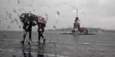 İstanbul’da Dolu Alarmı! Yollar Göle Döndü