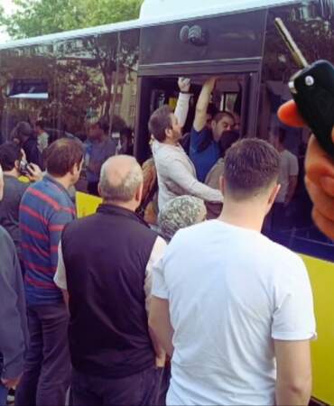 İstanbul’da Yola Çıkacaklar Dikkat: Halk Otobüsleri Kontak Kapattı, Duraklarda Kuyruk Oluştu