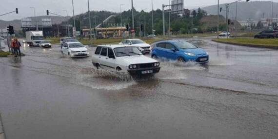 Karabük’ü Sağanak Vurdu! Hayat Felç Oldu