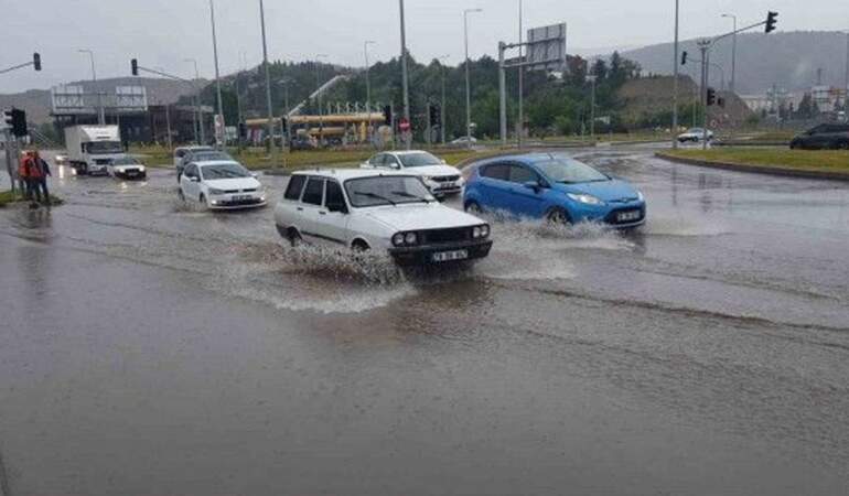Karabük’ü Sağanak Vurdu! Hayat Felç Oldu
