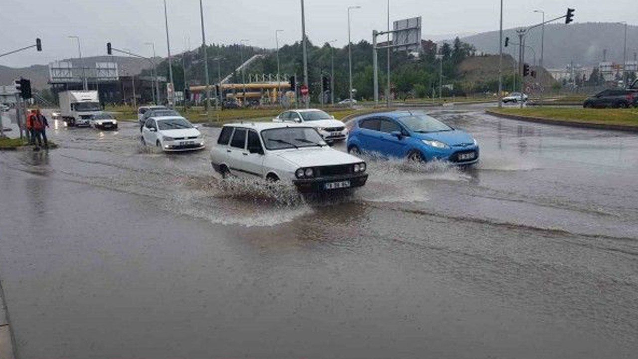 Karabük’ü Sağanak Vurdu! Hayat Felç Oldu