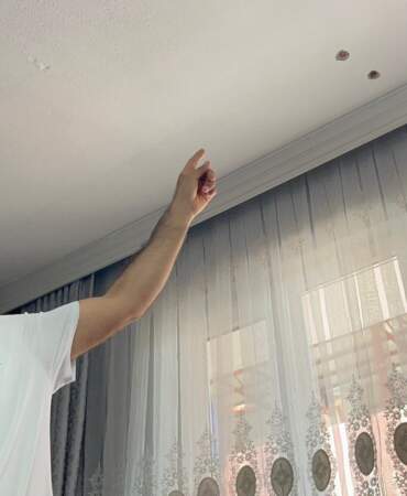Kardeş Değil Sanki Düşman! Evden Çıkarmak İçin Hiltiyle Tavanı Deldi