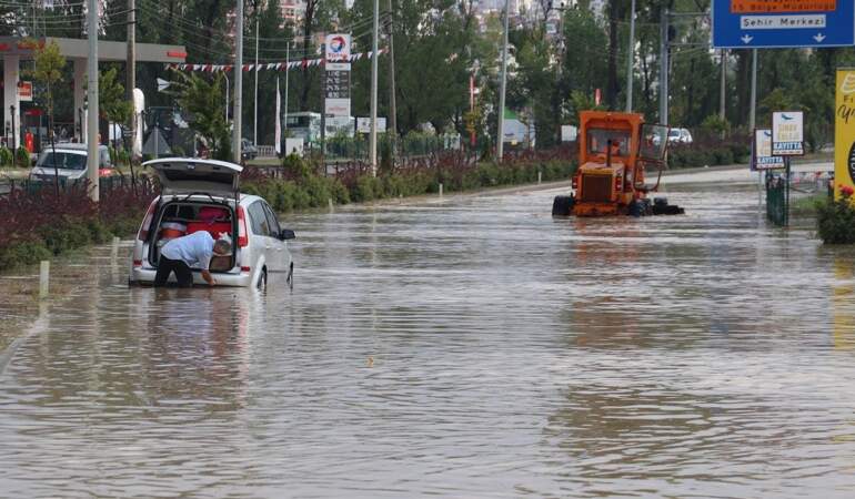Kastamonu’yu Sağanak Vurdu! Üretim Felç Oldu