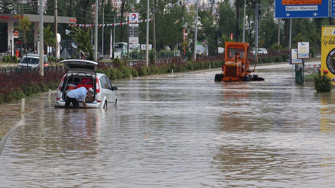 Kastamonu’yu Sağanak Vurdu! Üretim Felç Oldu