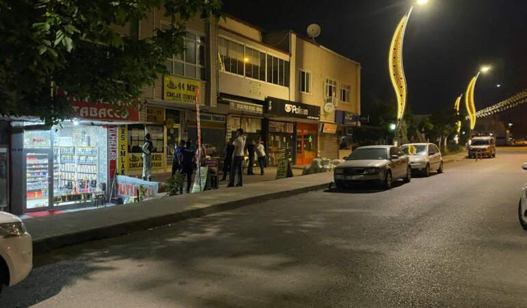 Kocaeli’de Akılalmaz Olay! İş Yerinde Unutuldu, Camdan İnmek İsterken Metrelerce Yüksekten Düştü