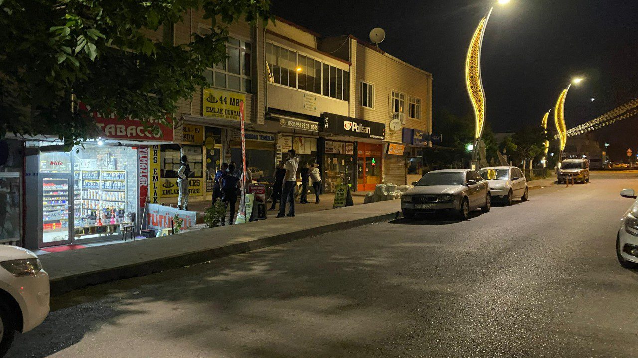 Kocaeli’de Akılalmaz Olay! İş Yerinde Unutuldu, Camdan İnmek İsterken Metrelerce Yüksekten Düştü