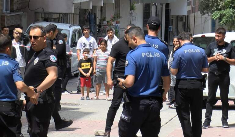 Küçükçekmece’de Korku Dolu Anlar! Sesi Duyan Köşe Bucak Kaçtı