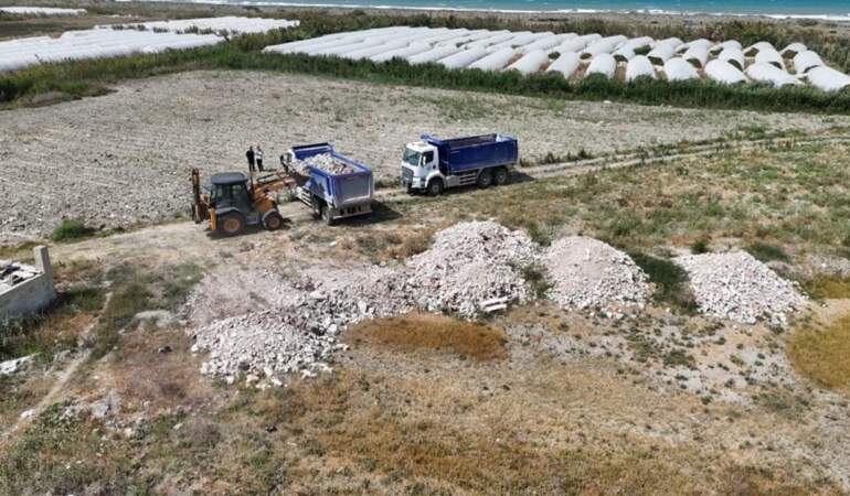 Kuş Cenneti’ne Kamyon Kamyon Çöp Dökmüşler!