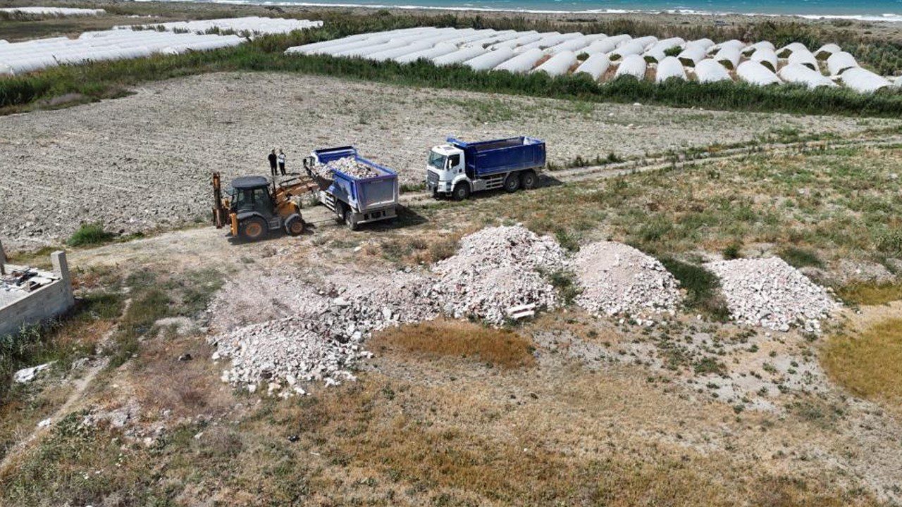 Kuş Cenneti’ne Kamyon Kamyon Çöp Dökmüşler!