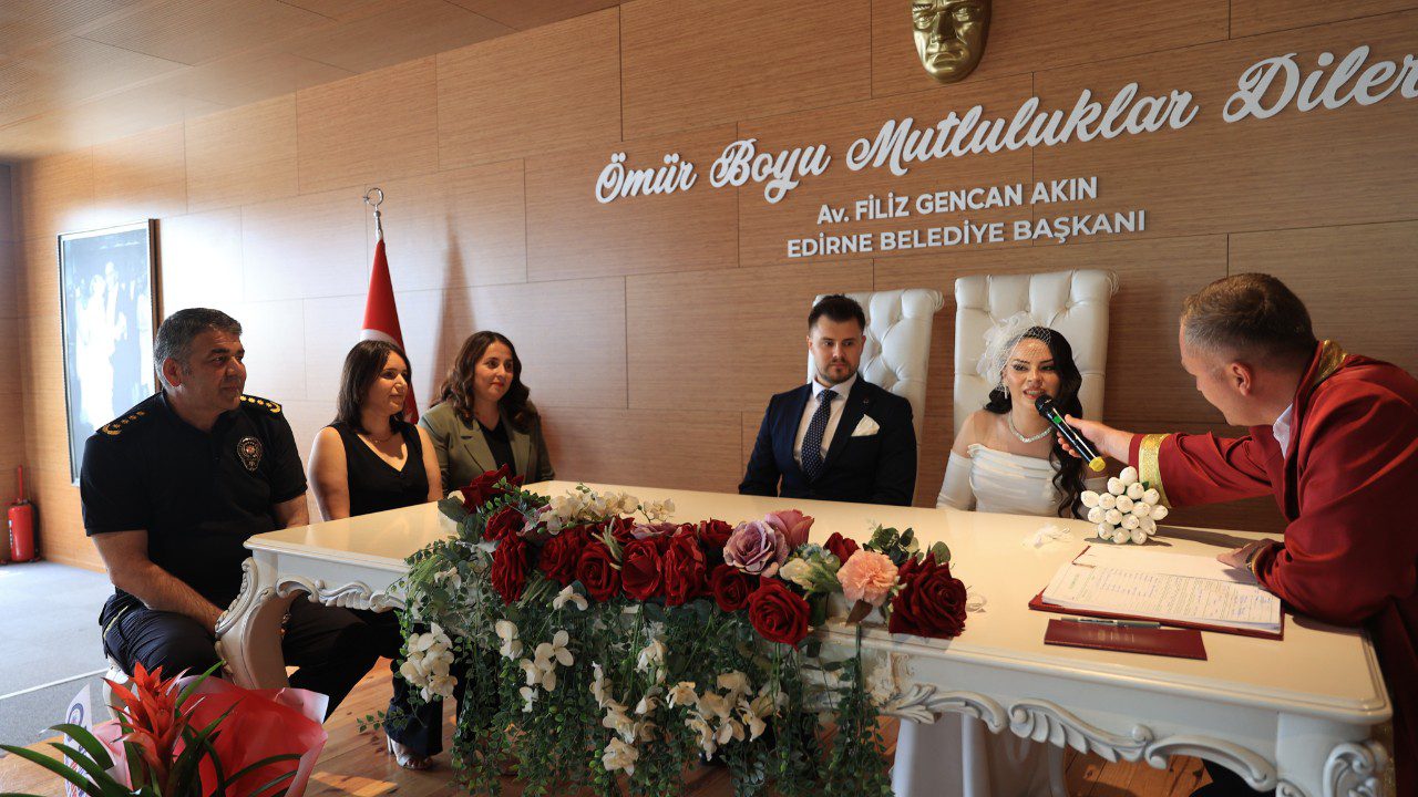 Nikah Salonlarında ‘25.05.2025’ Yoğunluğu