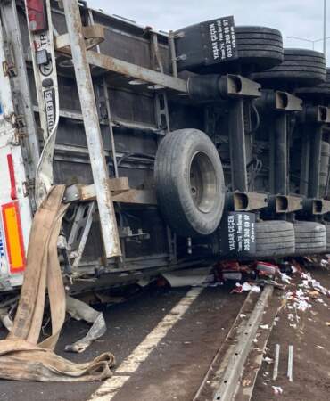 Ordu’da Feci Kaza: Tır Devrildi, Sürücünün Kolu Koptu