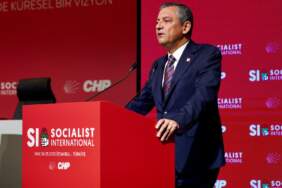 Özgür Özel’den Sosyalist Enternasyonal Toplantısında Dikkat Çeken Yorum: ‘En Büyük Mücadelemiz’ Diyerek Açıkladı