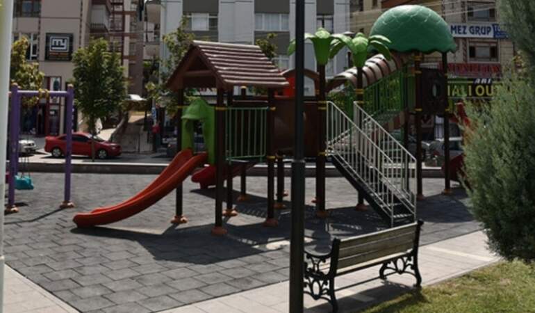 Parkta Dehşet: 7 Yaşındaki Çocuk Beyin Kanaması Geçirdi