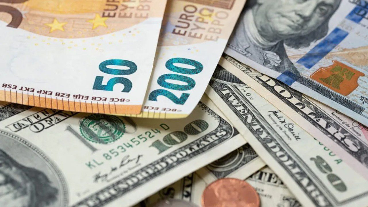 Piyasalarda Tansiyon Fırladı! Dolar ve Euro Rekora Koşuyor