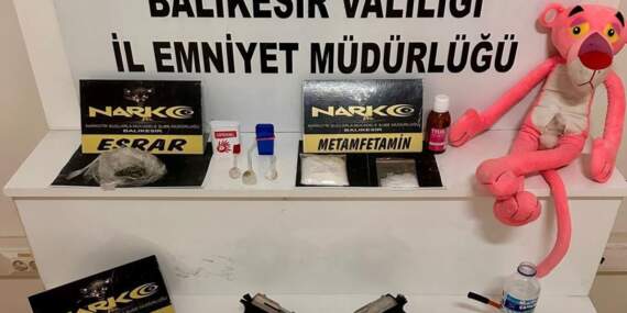 Polisler Bile Şok Oldu! Pembe Panterin İçinden Zehir Çıktı