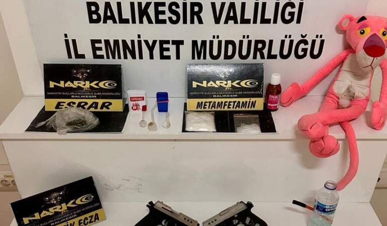Polisler Bile Şok Oldu! Pembe Panterin İçinden Zehir Çıktı