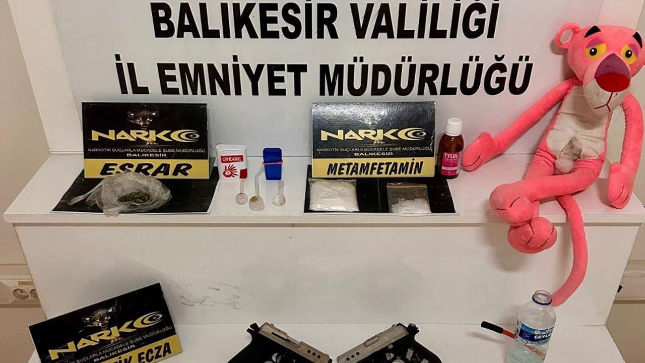 Polisler Bile Şok Oldu! Pembe Panterin İçinden Zehir Çıktı