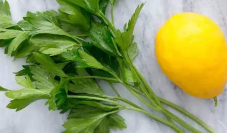 Sabah Aç Karnına Maydanoz ve Limon Tüketmenin Şaşırtan Faydası: 15 Gün İçmek Yetiyor