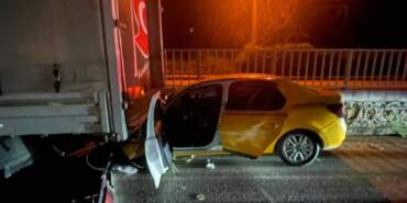 Sakarya’da Korkunç Kaza! Kamyonete Ok Gibi Saplandı