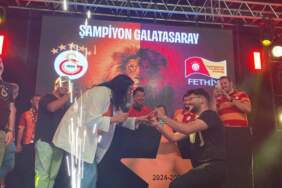 Şampiyonluk Kutlamasında Sürpriz Evlilik Teklifi