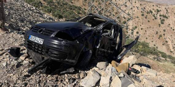 Şırnak’ta Kamyonet Şarampole Devrildi: Aynı Aileden 3 Kişi Yaşamını Yitirdi
