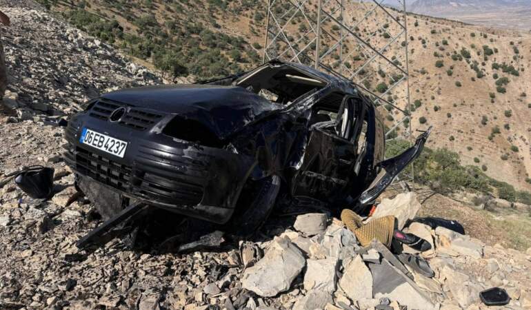 Şırnak’ta Kamyonet Şarampole Devrildi: Aynı Aileden 3 Kişi Yaşamını Yitirdi