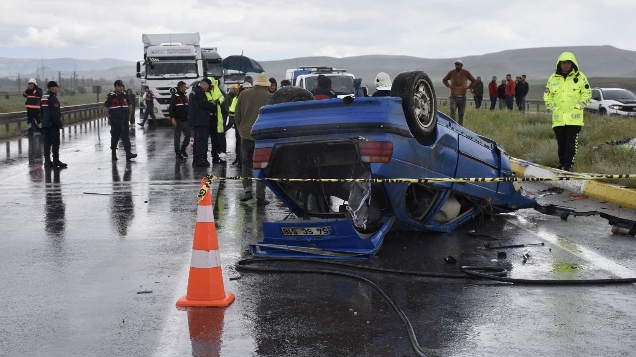 Sivas’ta Feci Kaza: Genç Kadın Hayatını Kaybetti, Üçü Çocuk Dört Kişi Yaralandı